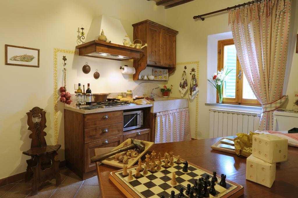 Agriturismo Podere Poggio Ai Cieli سان جيمينيانو الغرفة الصورة