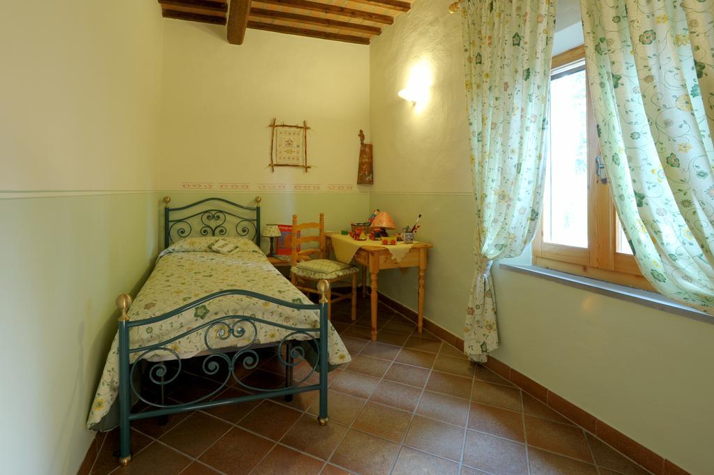 Agriturismo Podere Poggio Ai Cieli سان جيمينيانو الغرفة الصورة